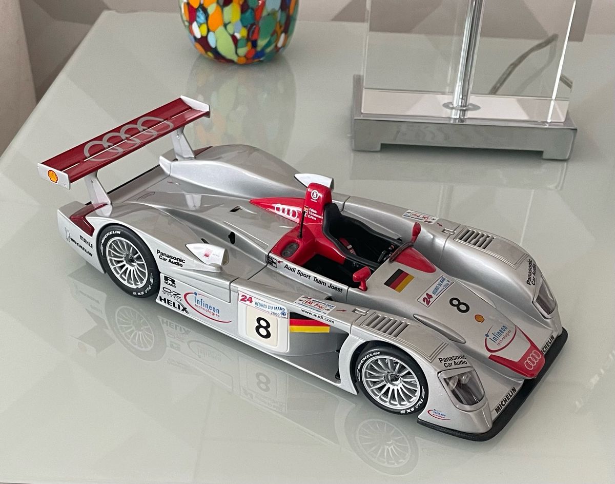 ミニカー Maisto Audi R8 Le Mans-Sieger 2000 Audi R8 Le Mans-Sleger 2000, Escala 1/18, Maisto, Cor Prata e
