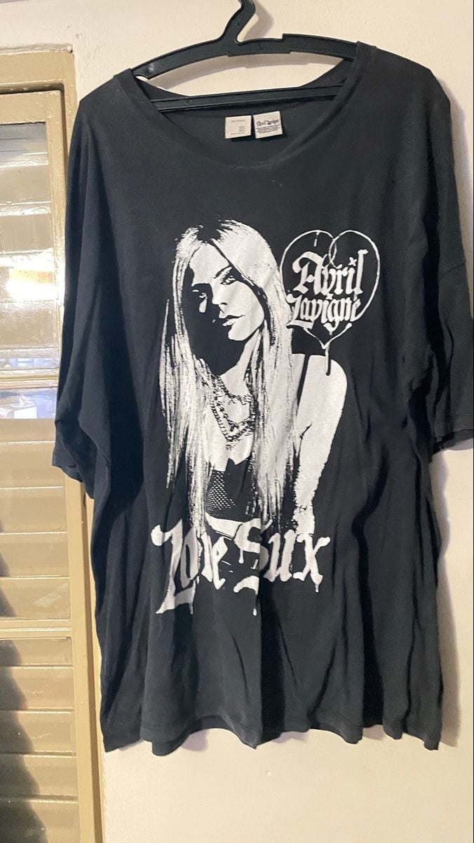 Avril Lavigne - Camiseta Love Sux Canadá Tour 2022 | Bershka Usado