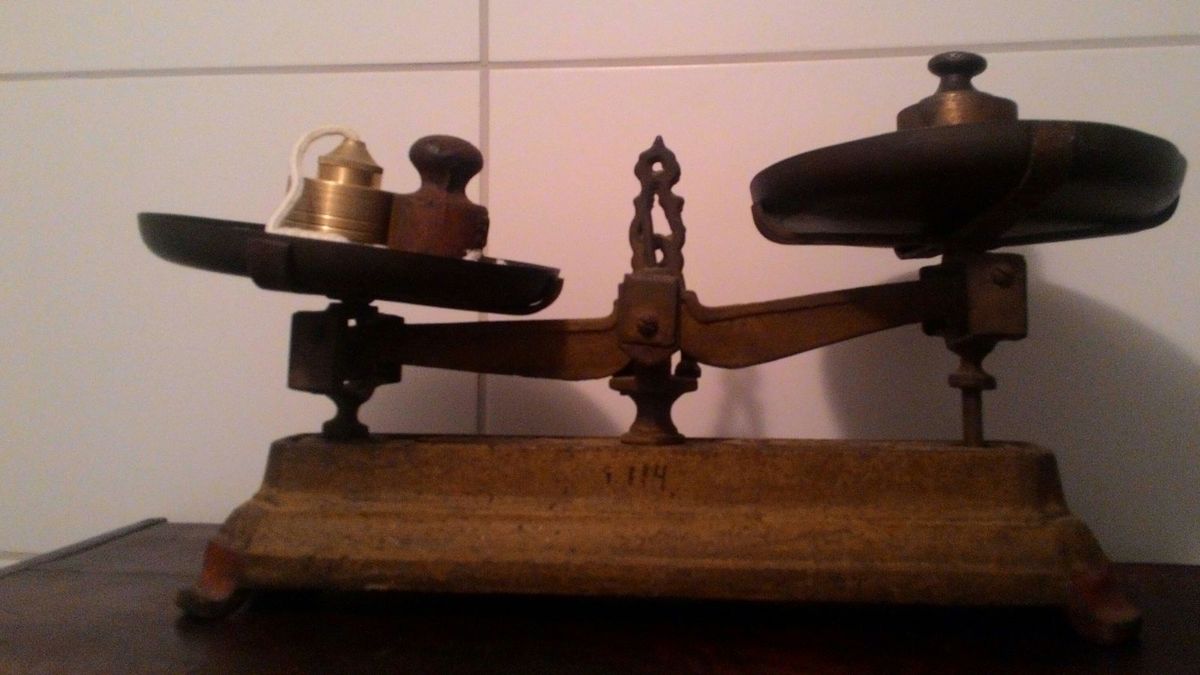 Balança Antiga com Pratos | Móvel de Antiquário Usado 22321181 | enjoei