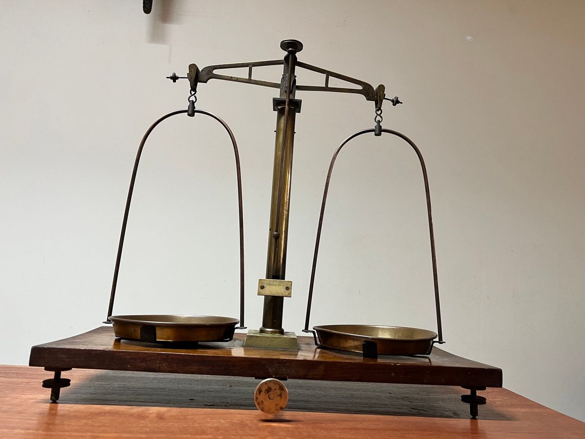 Balança Antiga de Bronze | Produto Vintage e Retro Usado 83375638 | enjoei