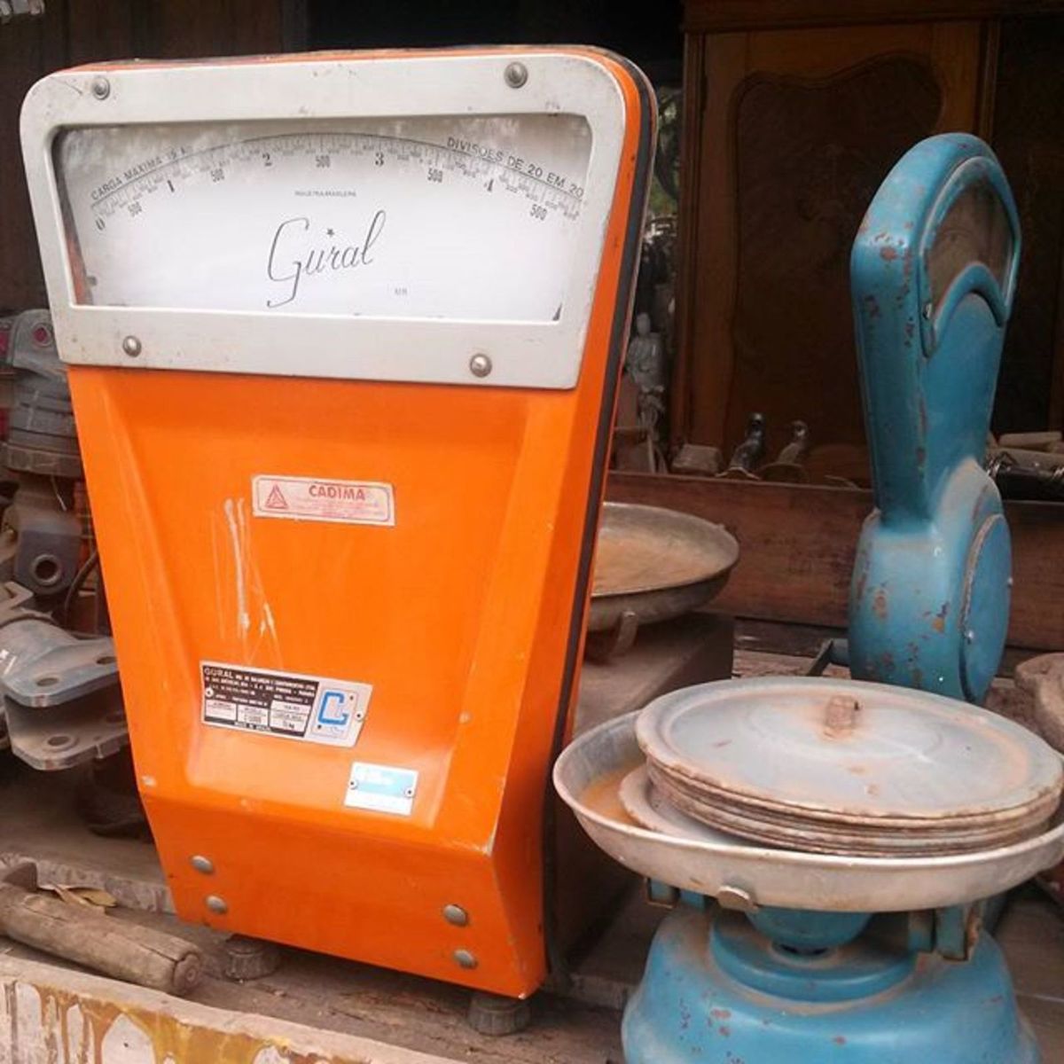 Balança Antiga Laranja | Móvel de Antiquário Usado 17545910 | enjoei