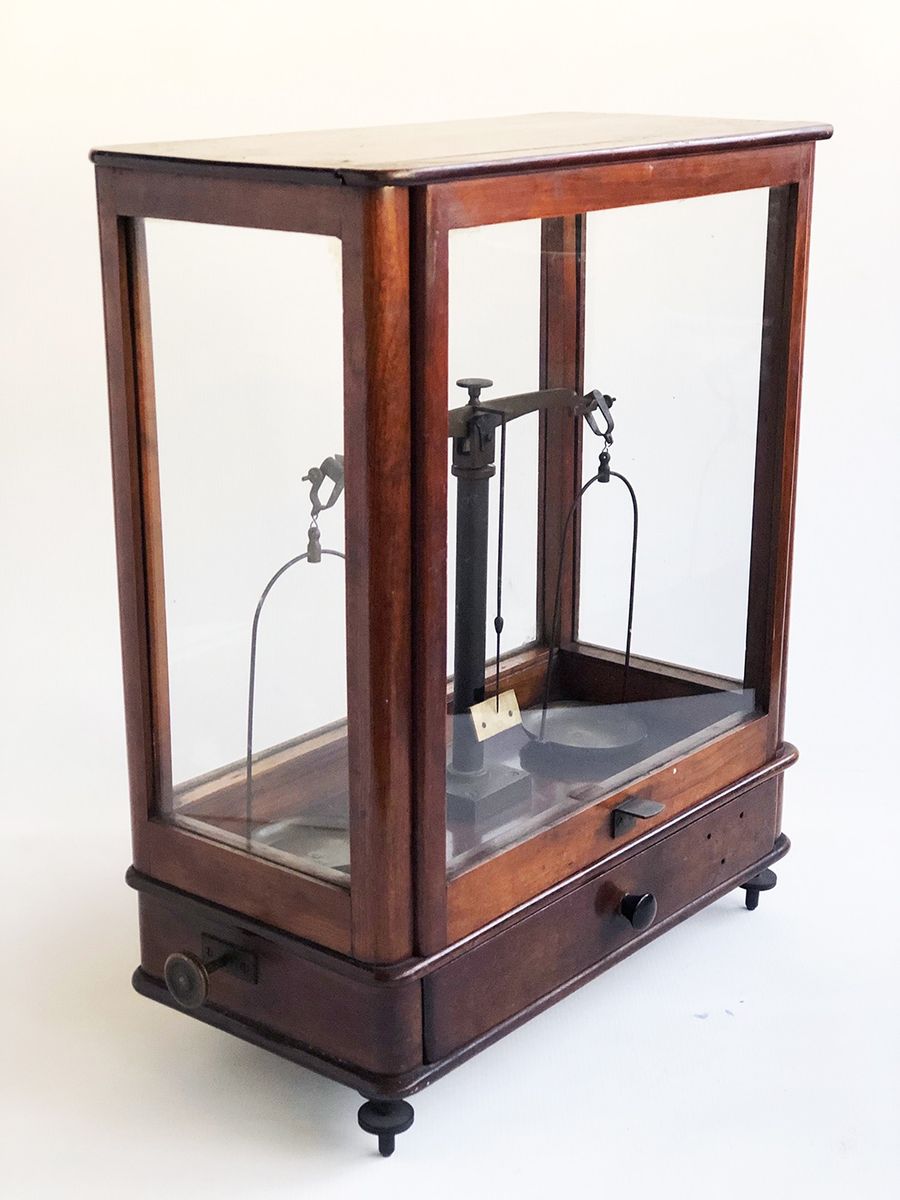 Balança Antiga | Móvel de Antiquário Felix Usado 42917419 | enjoei