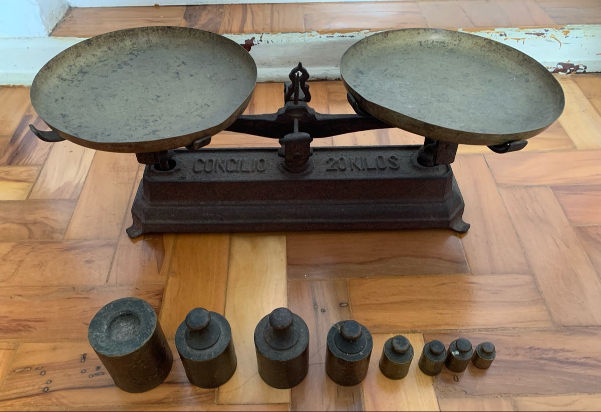 Balança de Ferro Concilio Antiga | Móvel de Antiquário Concilio Usado ...