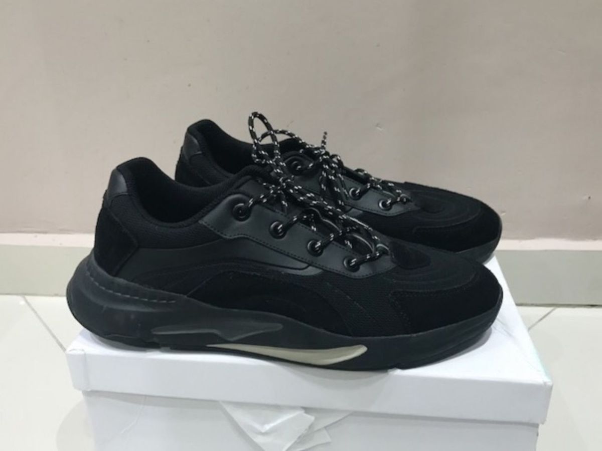 zara triple s
