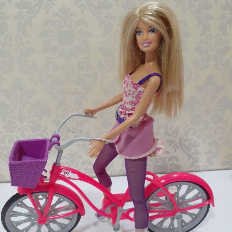 Boneca Barbie Ciclista com Bicicleta - Mattel