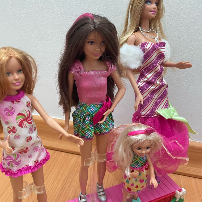 bre¡☆ on X: eu tenho quase certeza que quase todas as meninas já tiveram  uma festinha da #barbie (eu tive 2 e minha irmã teve 3 kkkkk   / X