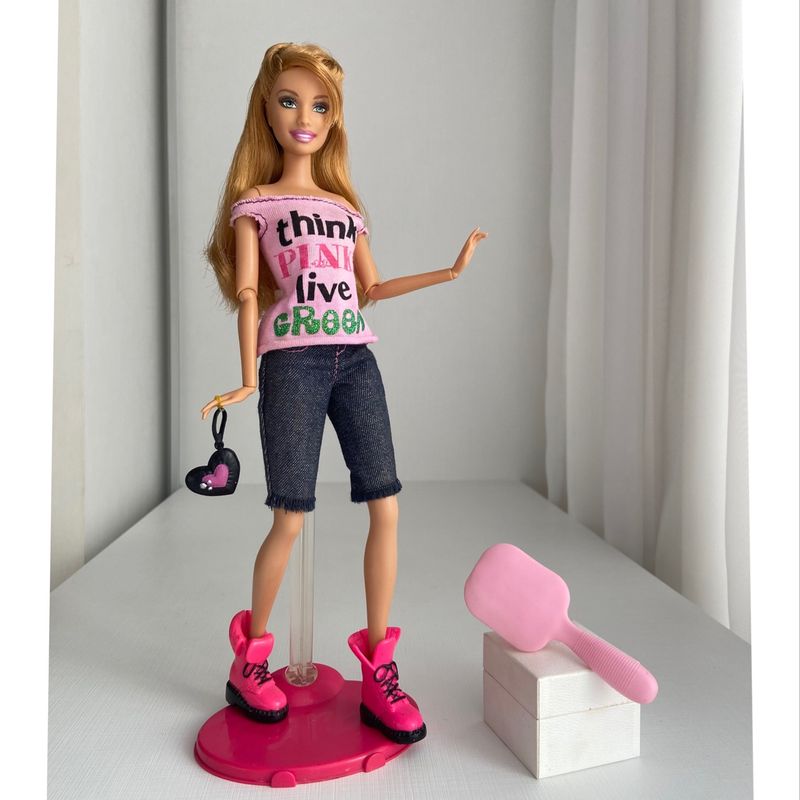 Roupinhas da Barbie e Acessórios | Brinquedo Mattel Usado 92873250 | enjoei