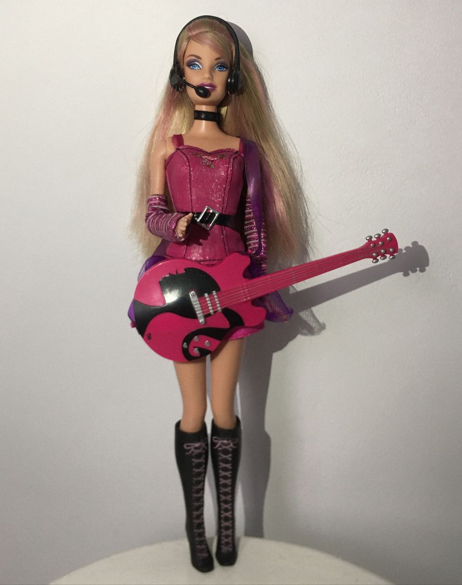 boneca barbie roqueira