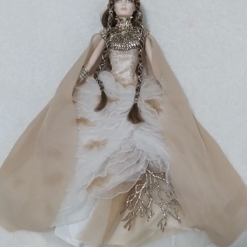 Barbie Lady Of The White Woods- 2014 Gold Label Barbie Usado