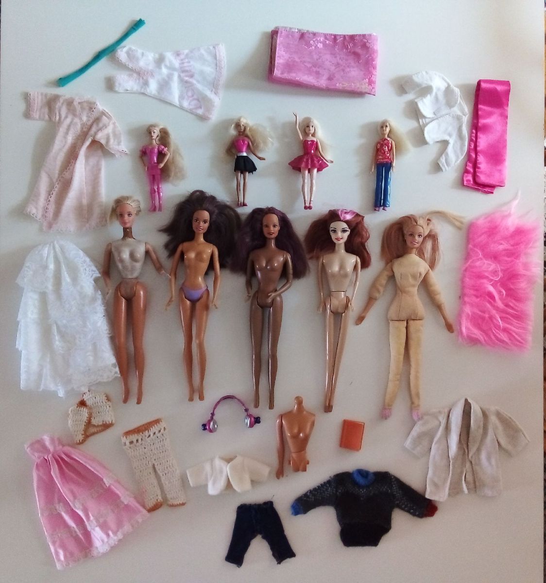 Lote de roupas da boneca Barbie (2) - Taffy Shop - Brechó de brinquedos