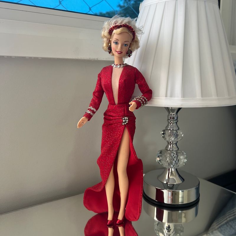 Marilyn monroe barbie store doll