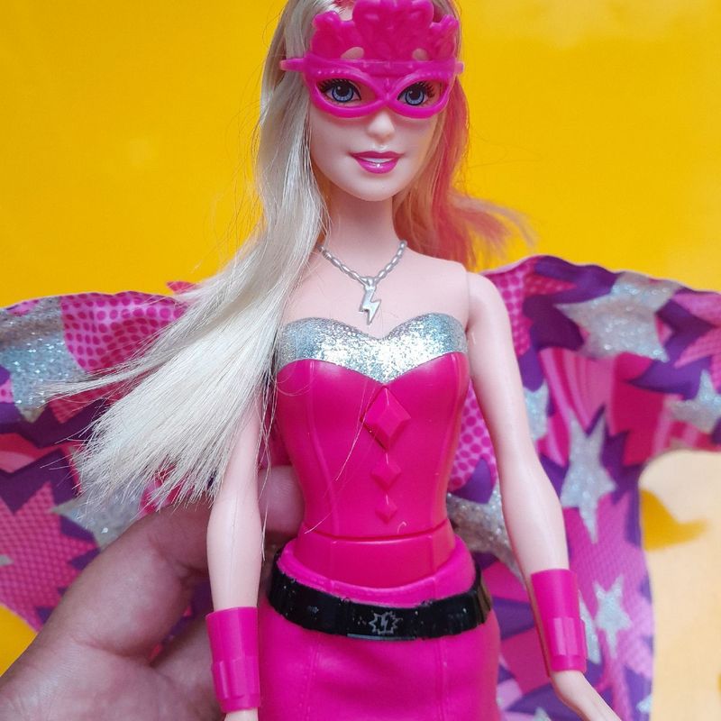 Super-heroínas podem salvar Mattel da queda da Barbie