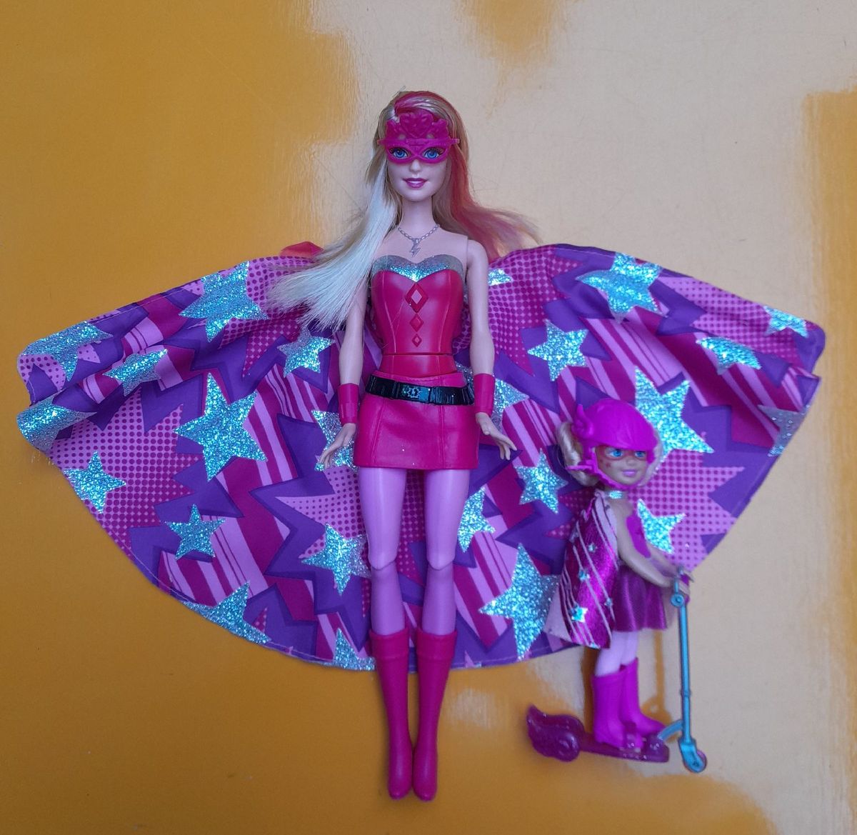 Super-heroínas podem salvar Mattel da queda da Barbie