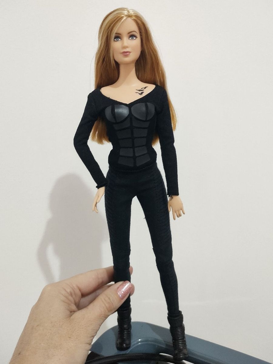 Barbie Divergent Divergent Barbie as Tris. 8/2014 by Mike