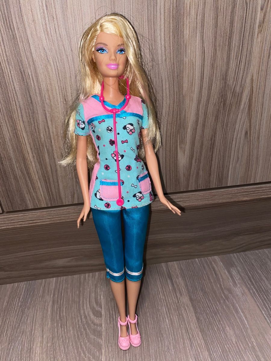 Boneca Barbie quero ser Veterinária