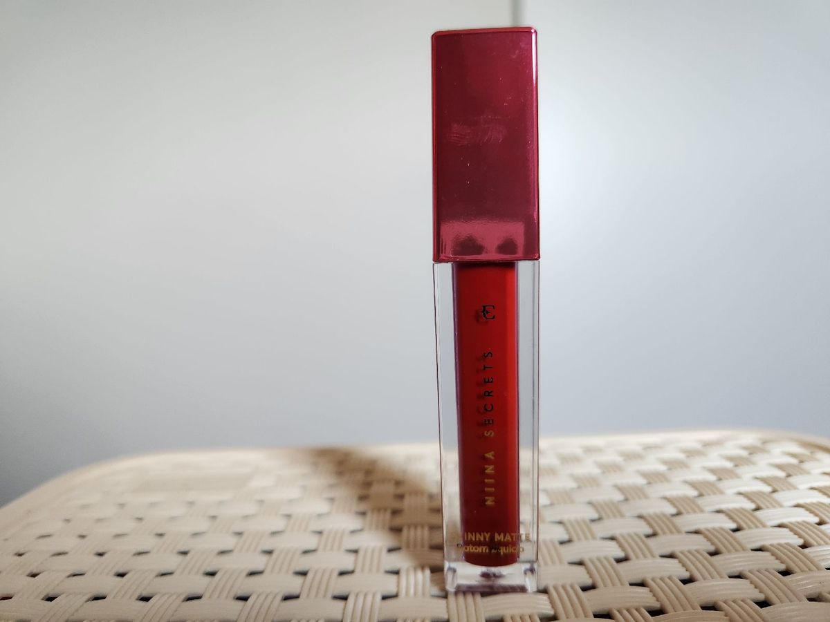 Batom L Quido Niina Secrets Skinny Matte Cor Vermelho Hibisco