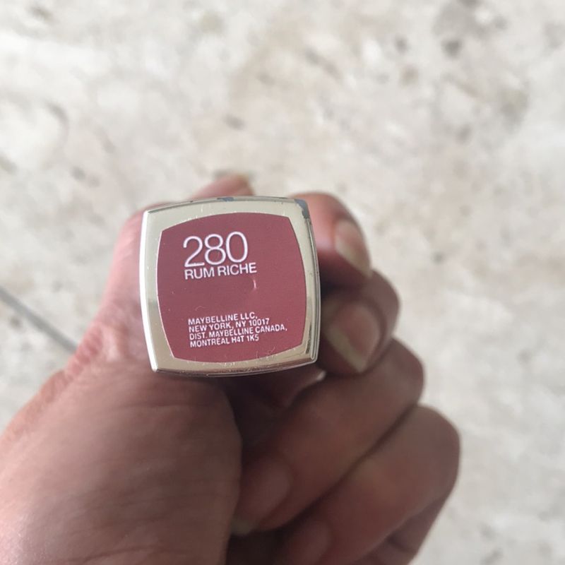 MAYBELLINE Color Sensational Lipcolor In 280 Rum Riche – Knackiger Farbkick Mit Pflegendem Honignektar, 4,3 G