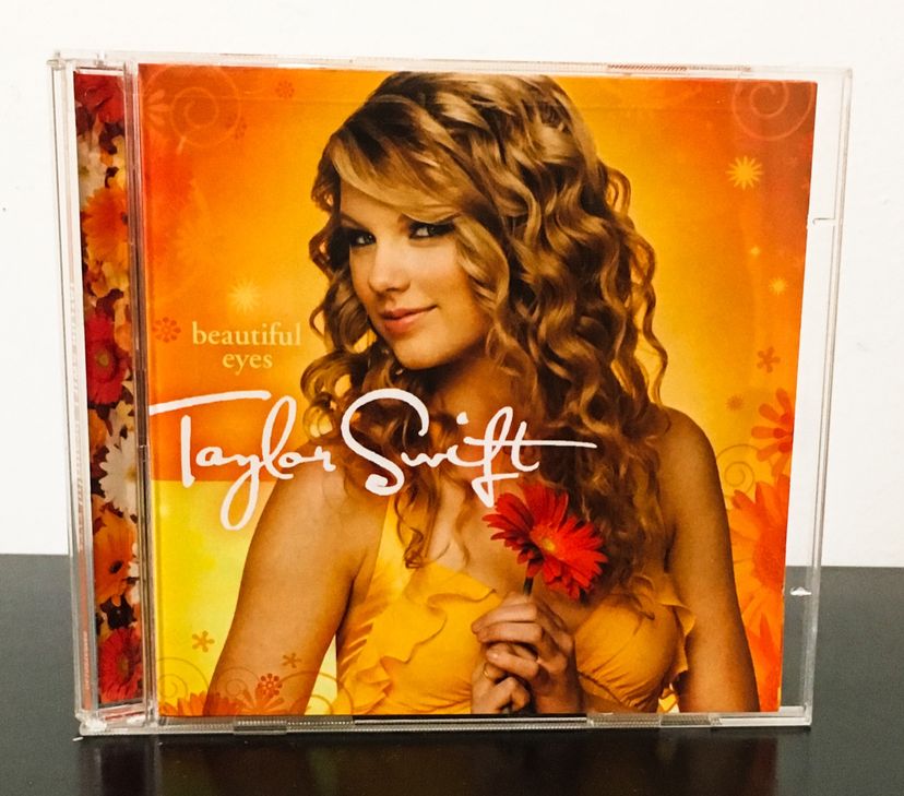 Beautiful Eyes Taylor Swift Cd &Amp; Dvd | Item de Música Big Machine  Records Usado 34368728 | enjoei