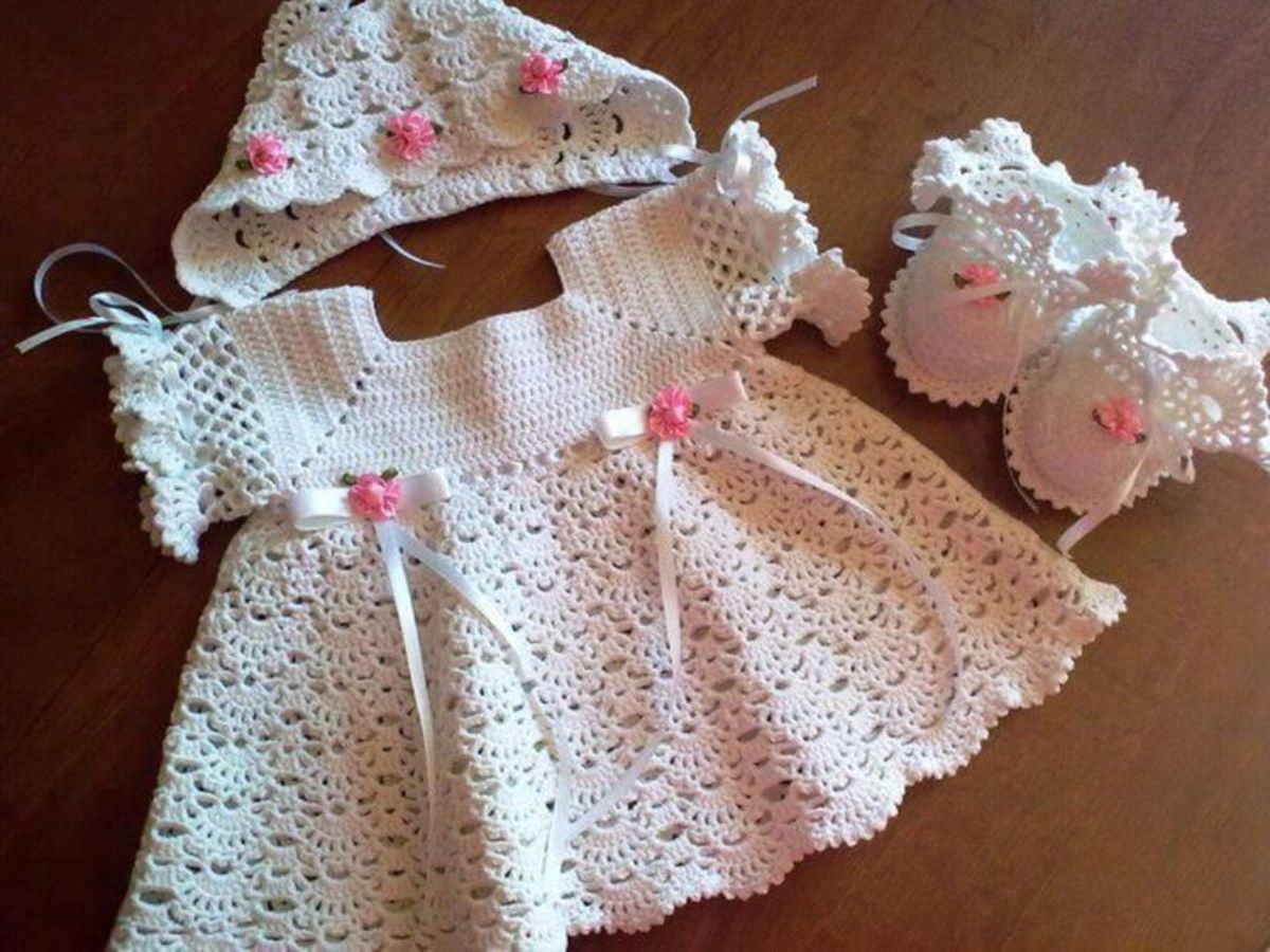 conjunto de roupa de crochê