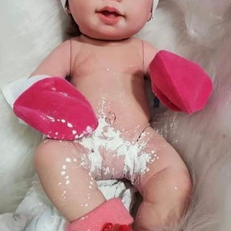 Bebe rebron com o corpo todos silicone