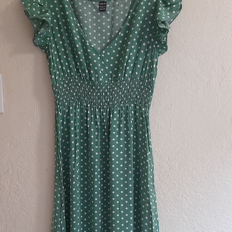 Belíssimo Vestido Poá Verde com Bolinhas Brancas, Lastex Na