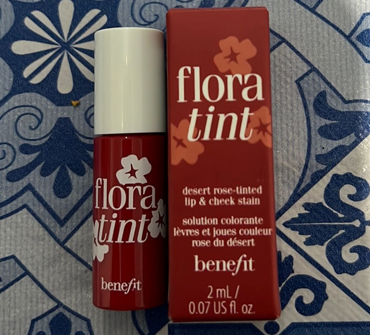 Flora tint deals benefit cosmetics