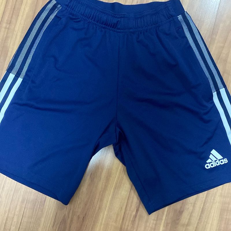 Bermuda adidas com ziper no bolso hotsell