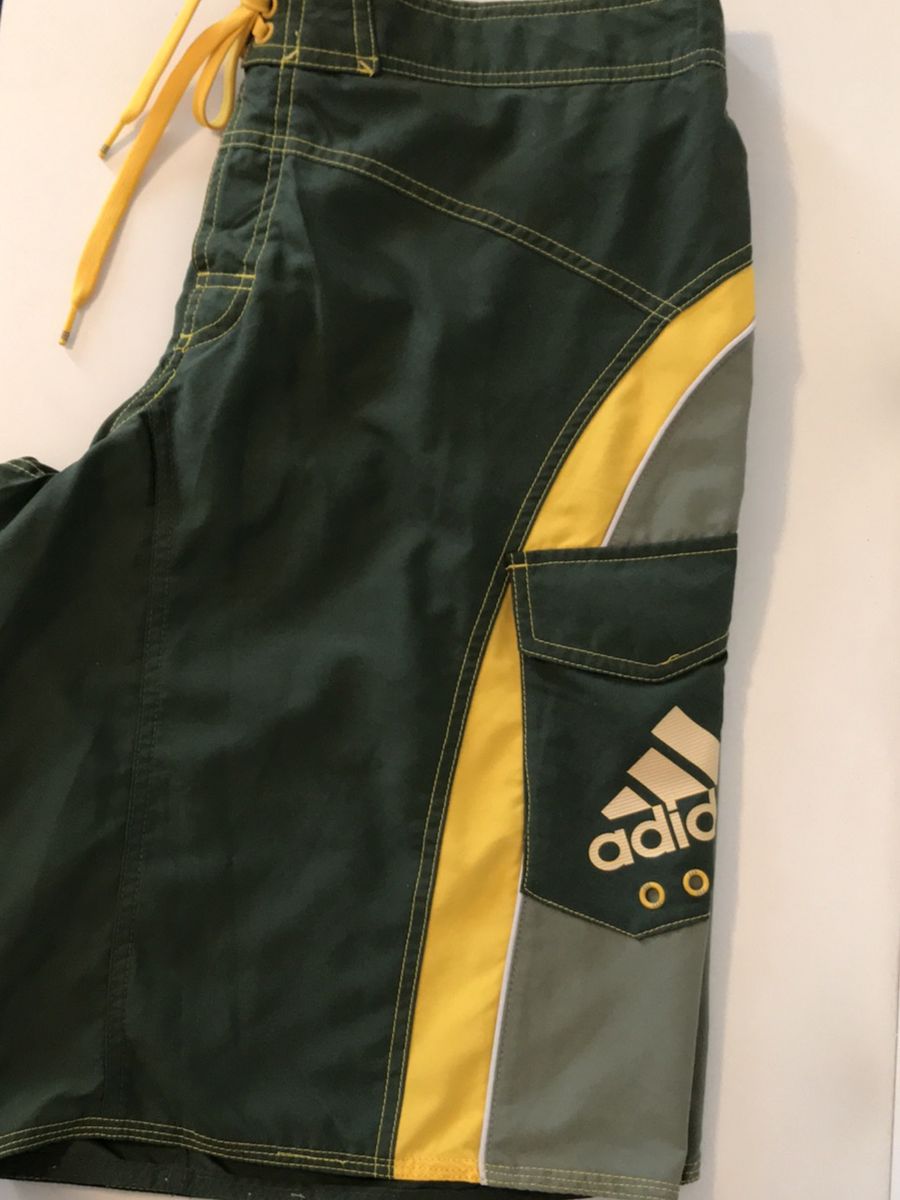 bermuda adidas com bolso lateral