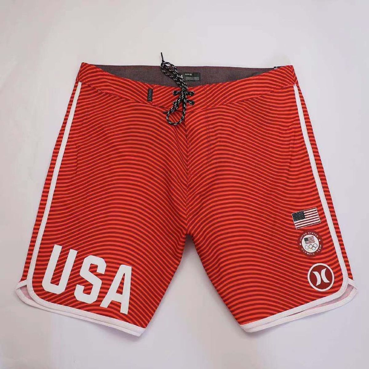 Bermude Uomo - pantaloncini, varietà di stili e colori