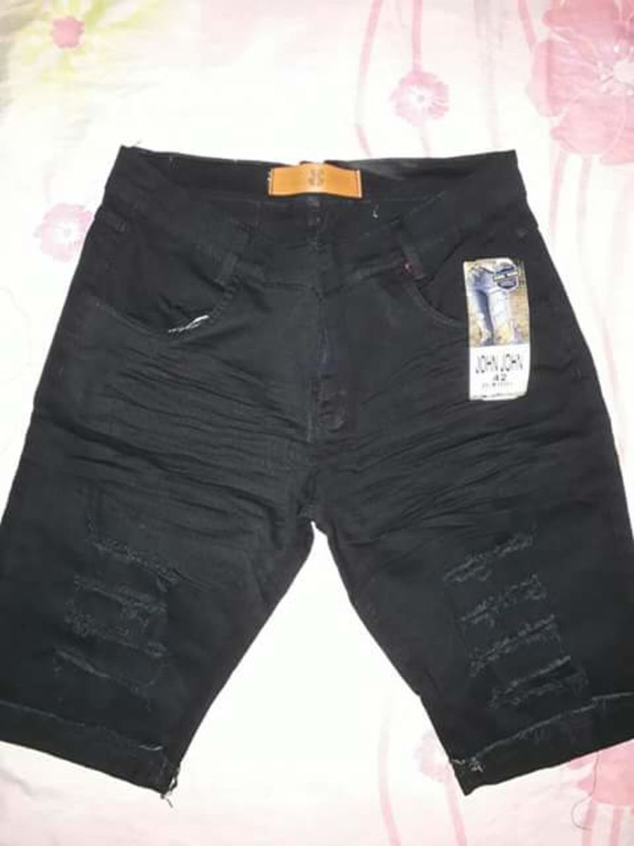 short jeans preto masculino rasgado