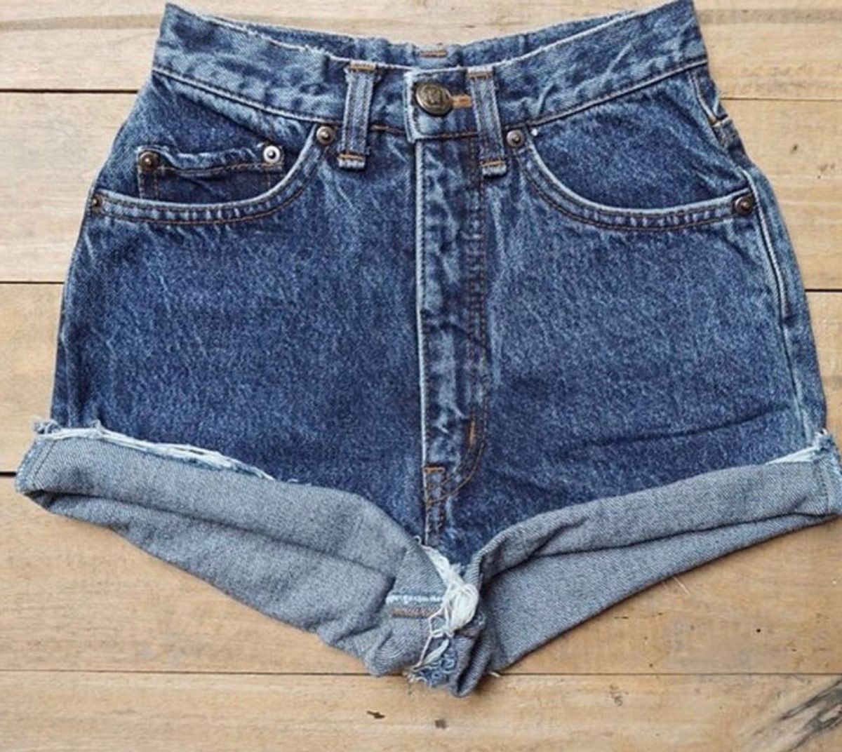 shorts jeans vintage e de cós alto