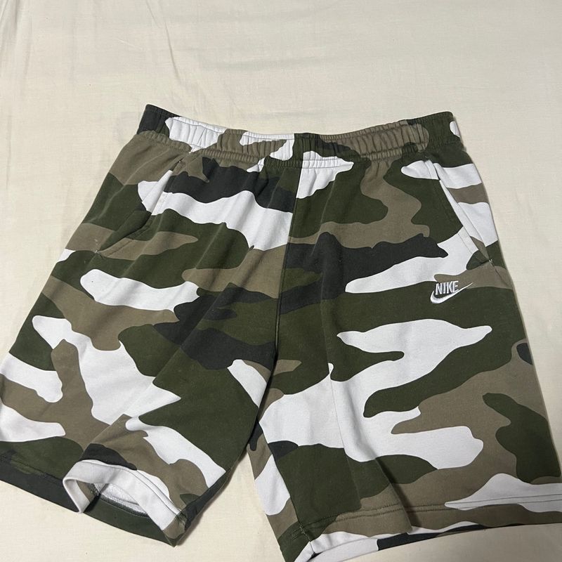 Bermuda moletom sales camuflada nike