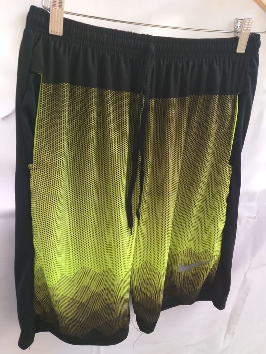short nike refletivo