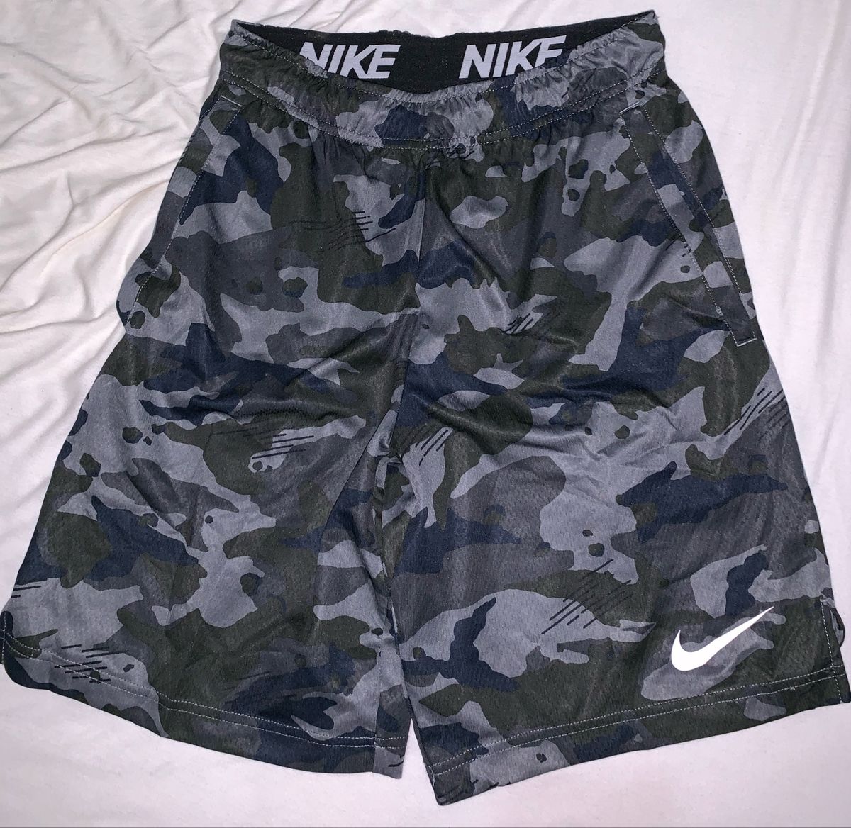 bermuda moletom camuflada nike