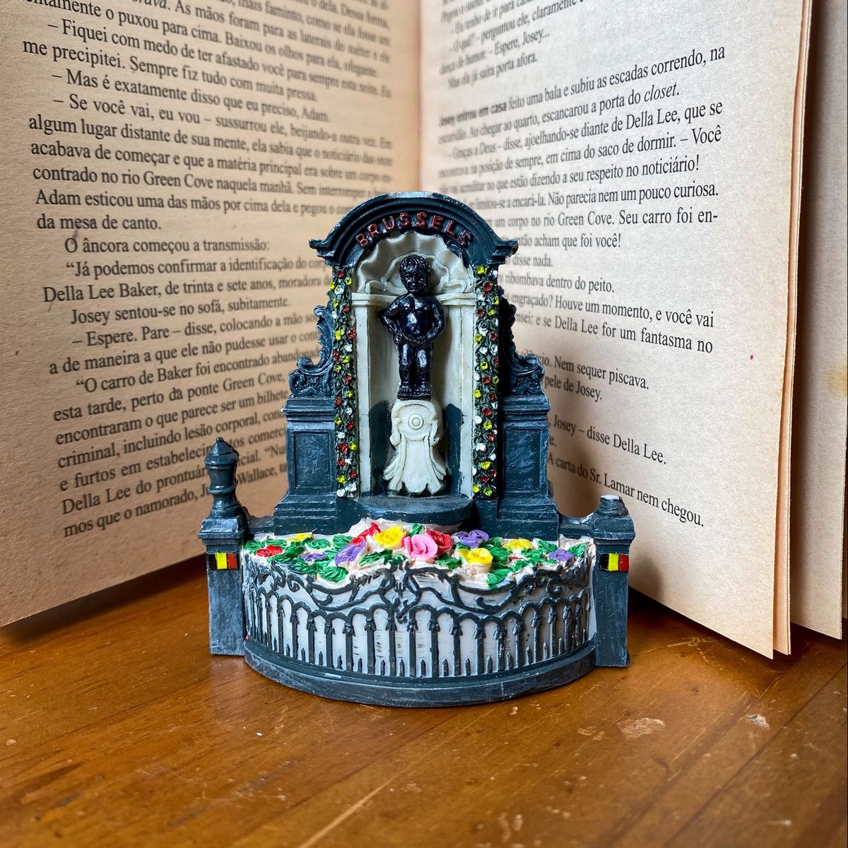 Bibelô Bruxelas Europa Retrô Miniatura Europa Souvenir | Cacareco ...