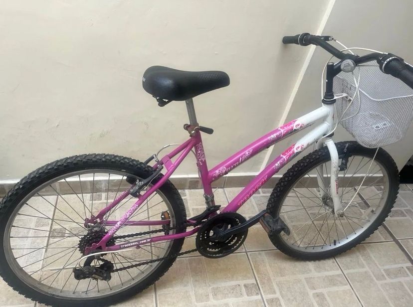 Bicicleta Aro 26 Rosa e Branca com Cestinha | Produto Feminino Track ...