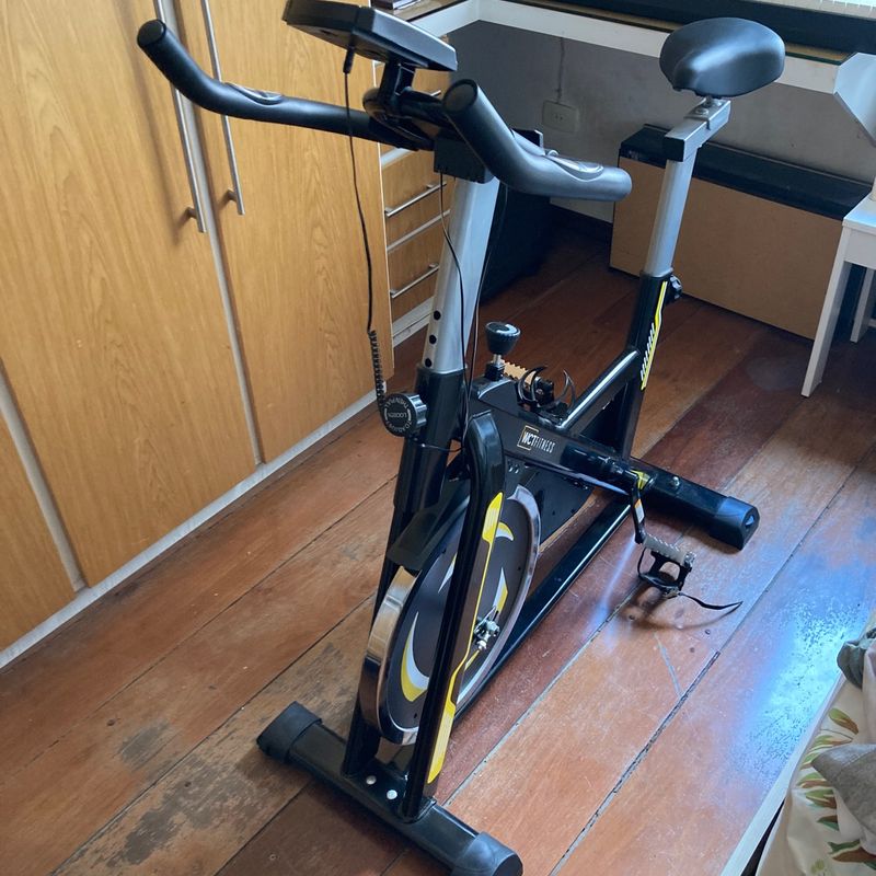 Bicicleta Spinning com roda de inércia de 8kg - WCT Fitness