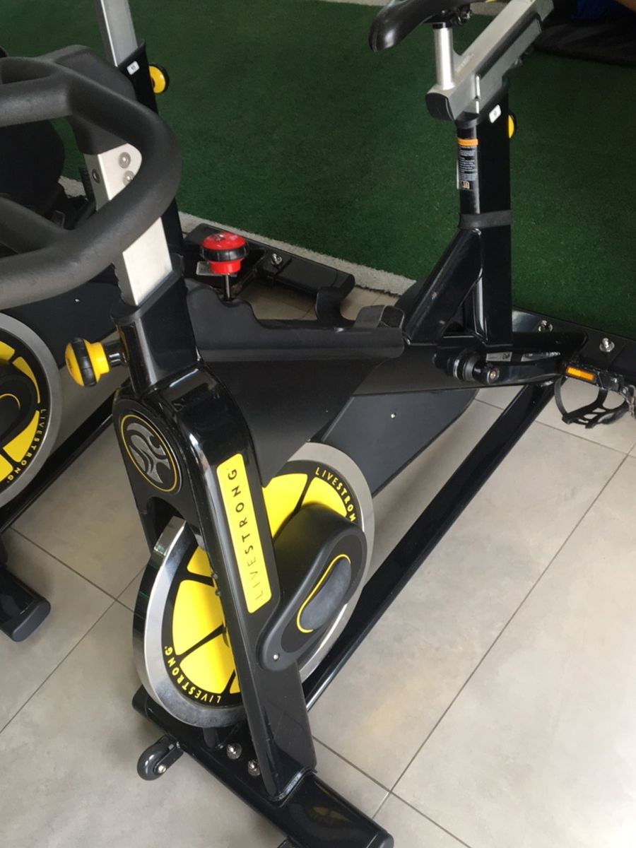 Bike spinning livestrong matrix hot sale