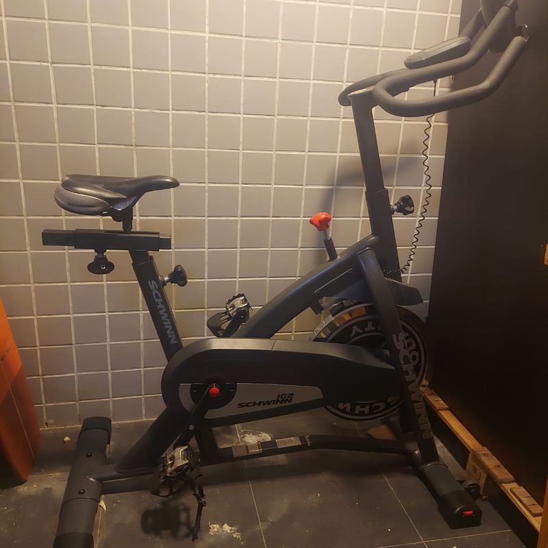 Bicicleta de spinning online schwinn ic2