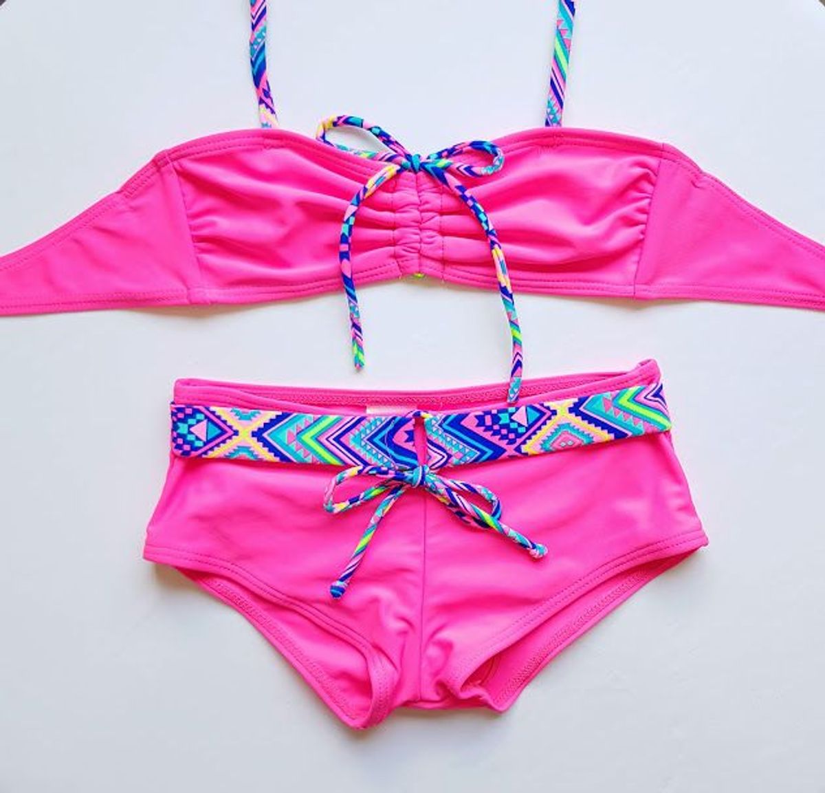 roupa infantil neon