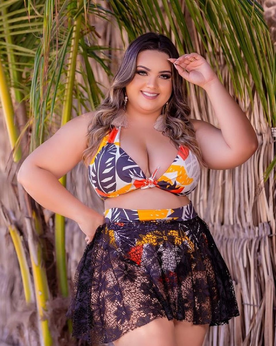 biquíni com saia plus size