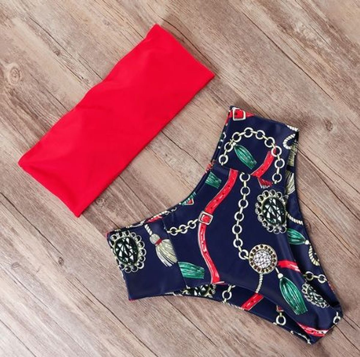 biquini vermelho e azul estampado - praia sem marca