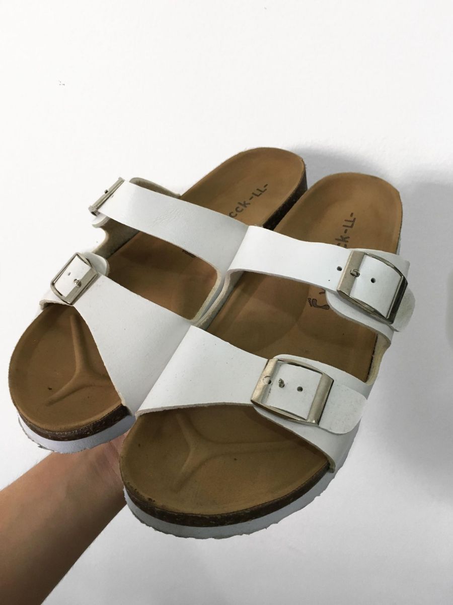 sandalia de fivela branca