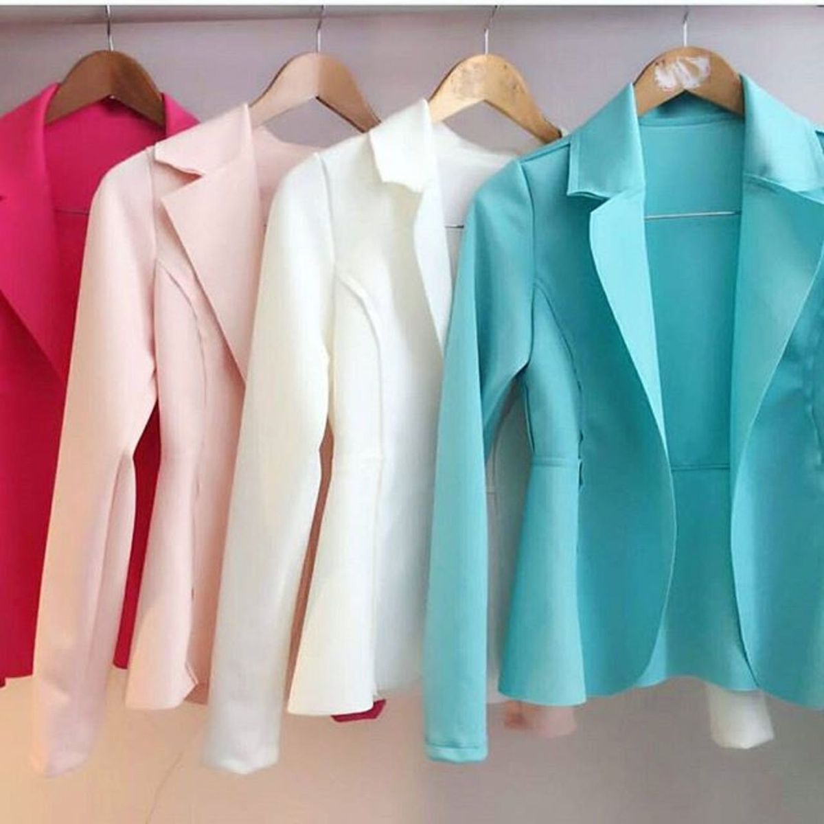 blazer coloridos feminino corte a laser - casaquinhos sem marca