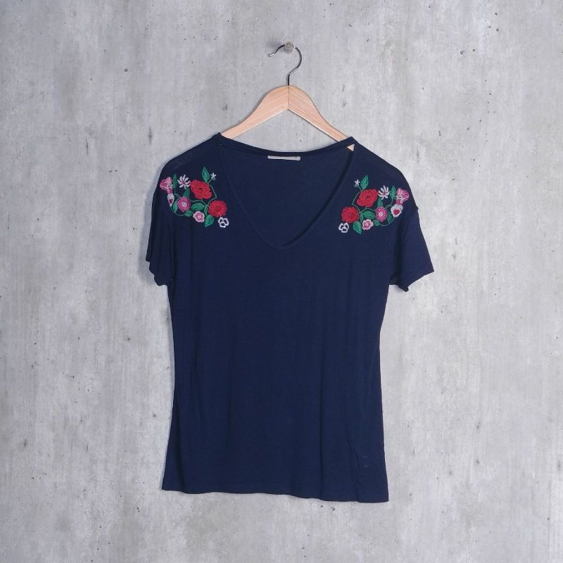 Blusa Azul Bordado em Flor Luigi Bertolli | Blusa Feminina Luigi Bertolli  Usado 78708858 | enjoei