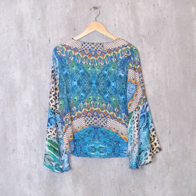 Blusa azul online agua