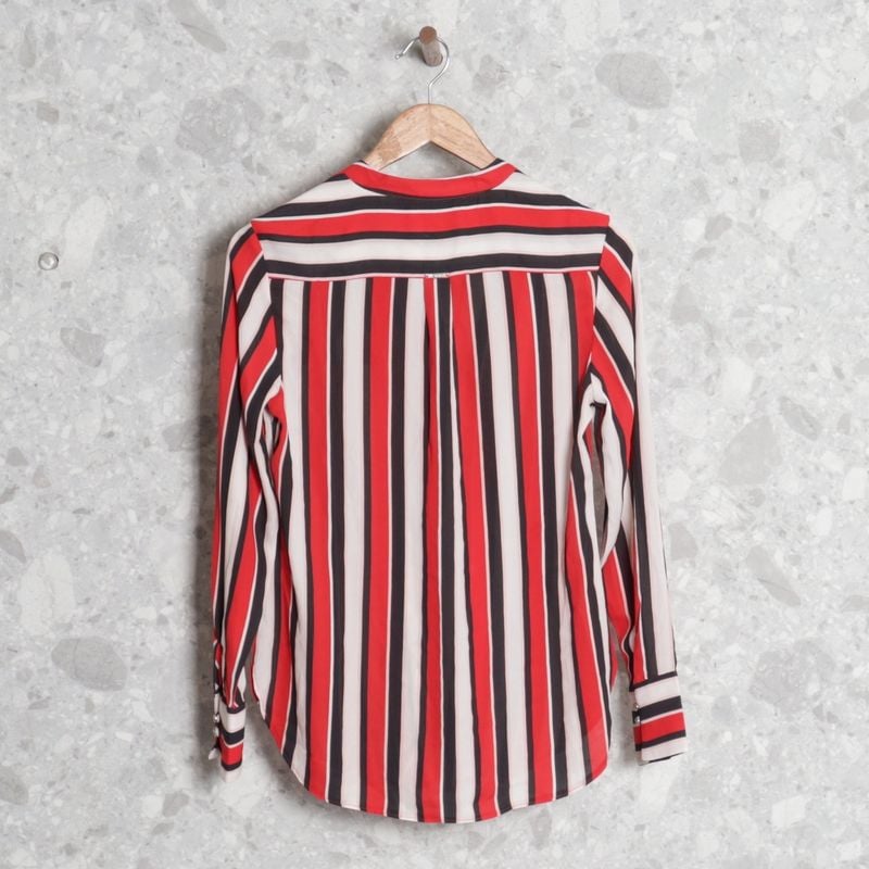 Blusa Bege e Vermelha Listrada Riachuelo Riachuelo Usado