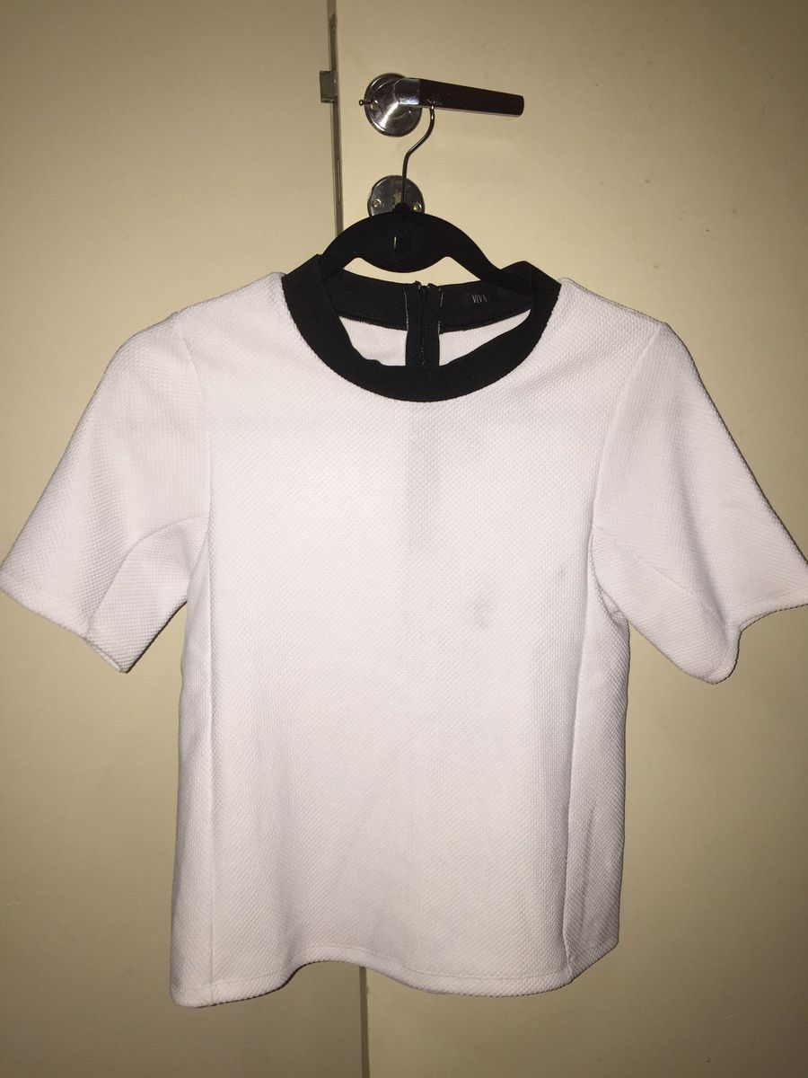 blusa branca curta