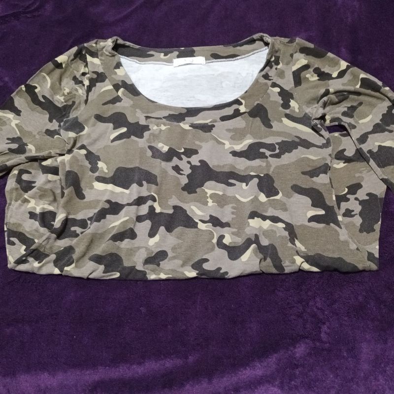 Outfits con blusa camuflada hot sale