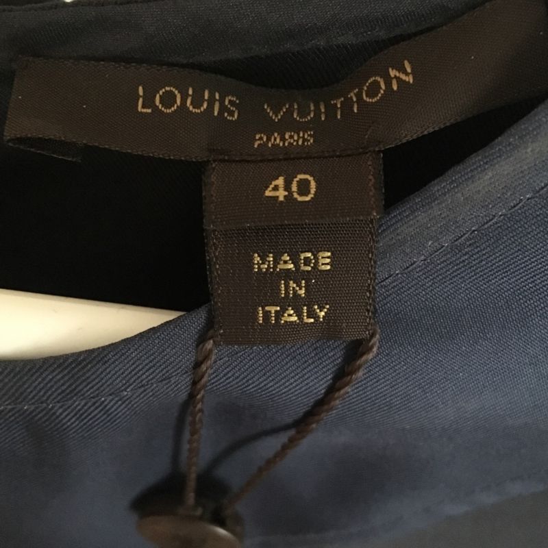 Blusa de Seda Louis Vuitton Original, Novinha, Nunca Usada e com Etiqueta, Blusa Feminina Louis-Vuitton Nunca Usado 34139804